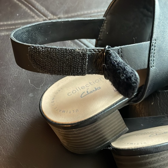 Clark’s leather open toe sandals. - Picture 6 of 7